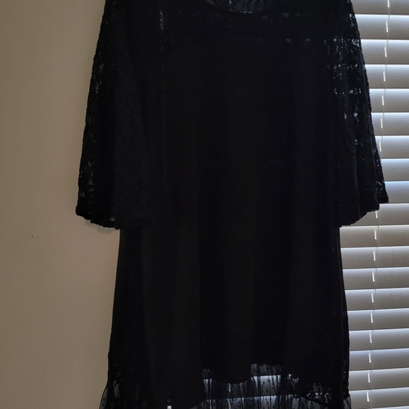 Paisley vine black 3/4 lace sleeve . Tunic . Size large - Picture 3 of 3
